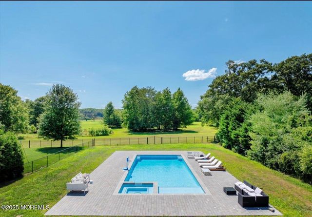 186 Whalepond Road, Oakhurst, NJ 07755