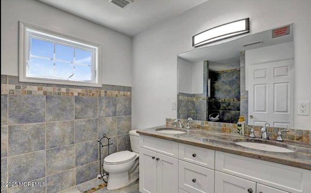 186 Whalepond Road, Oakhurst, NJ 07755