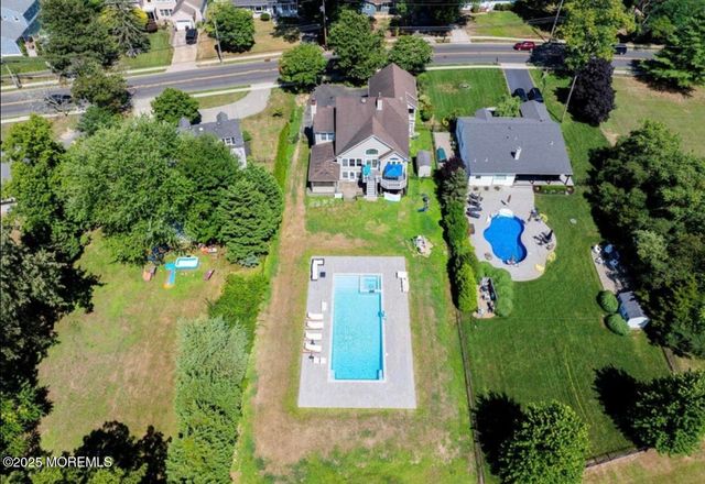 186 Whalepond Road, Oakhurst, NJ 07755