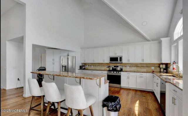 186 Whalepond Road, Oakhurst, NJ 07755