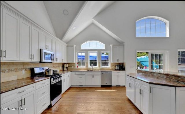 186 Whalepond Road, Oakhurst, NJ 07755