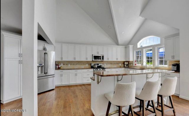 186 Whalepond Road, Oakhurst, NJ 07755