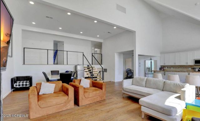 186 Whalepond Road, Oakhurst, NJ 07755