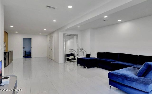 186 Whalepond Road, Oakhurst, NJ 07755