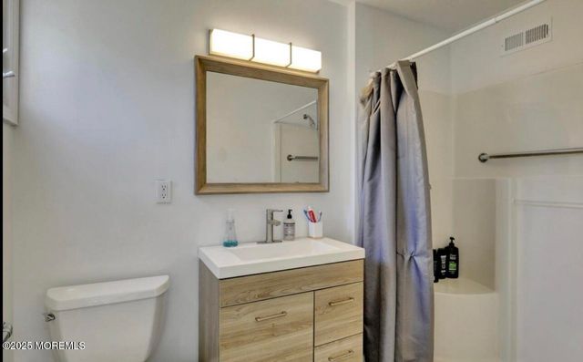 186 Whalepond Road, Oakhurst, NJ 07755