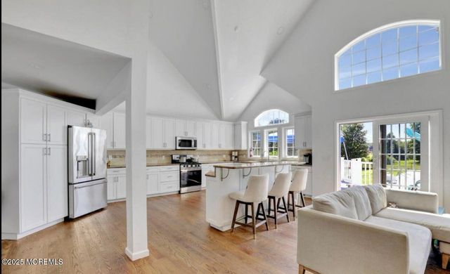 186 Whalepond Road, Oakhurst, NJ 07755