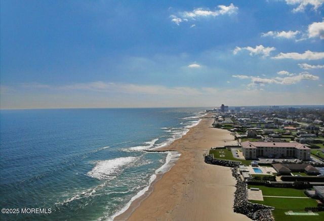 186 Whalepond Road, Oakhurst, NJ 07755