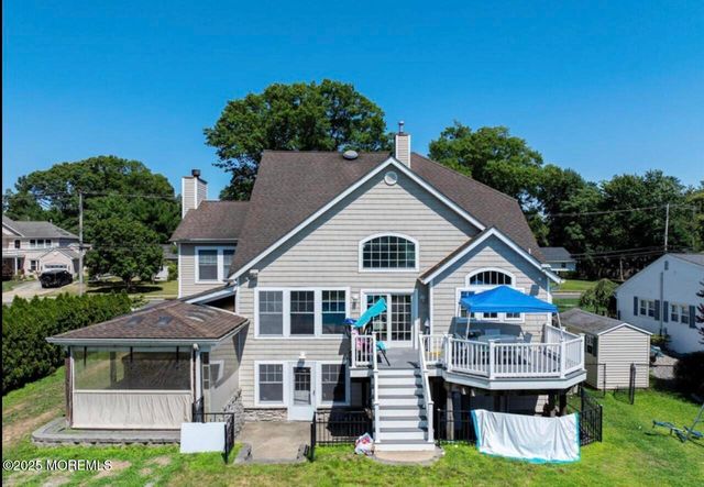 186 Whalepond Road, Oakhurst, NJ 07755