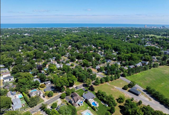 186 Whalepond Road, Oakhurst, NJ 07755