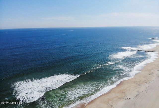 186 Whalepond Road, Oakhurst, NJ 07755