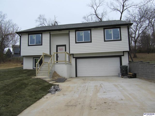 5018 Vane Circle, Omaha, NE 68152