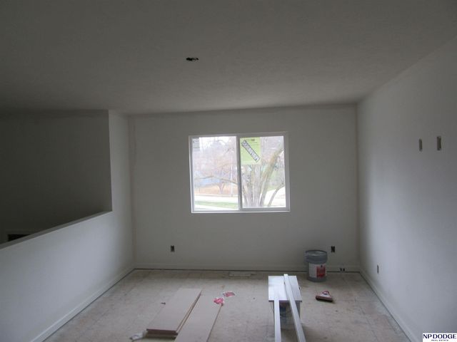 5018 Vane Circle, Omaha, NE 68152