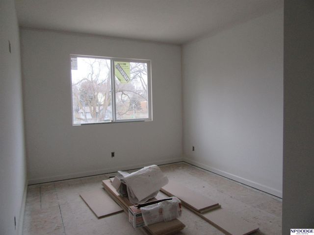 5018 Vane Circle, Omaha, NE 68152