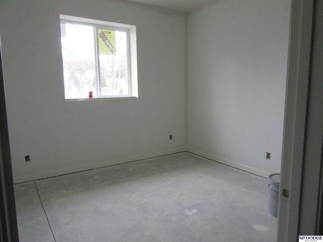 5018 Vane Circle, Omaha, NE 68152