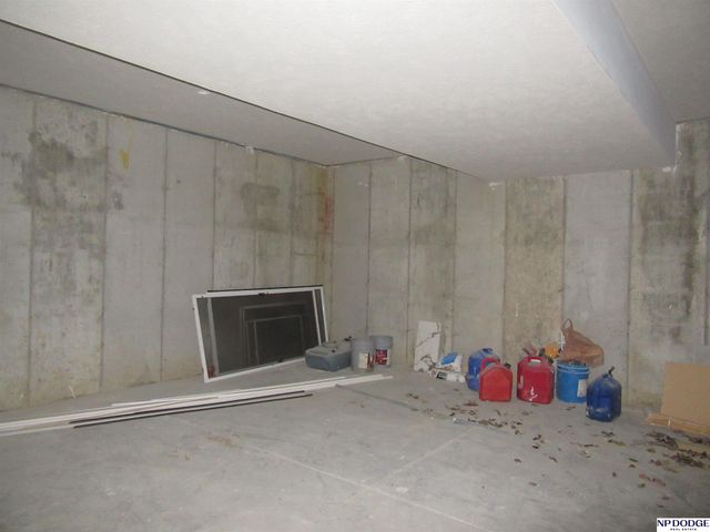 5018 Vane Circle, Omaha, NE 68152