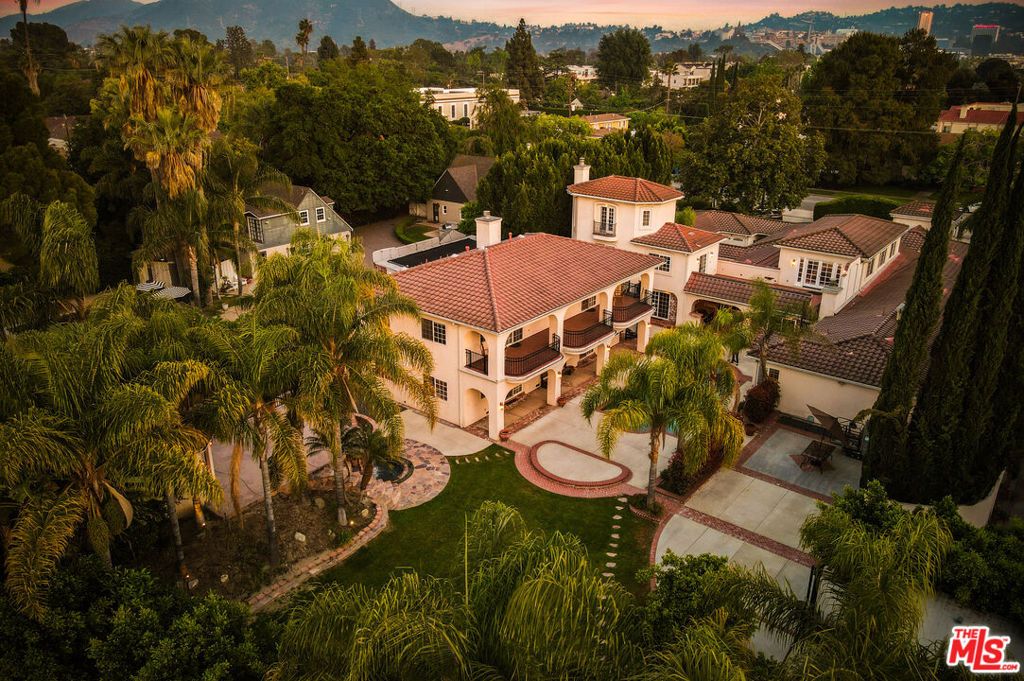 10655 Camarillo Street, Toluca Lake, CA 91602