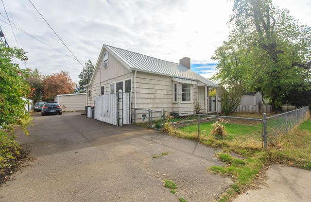 214 N Columbus Avenue, Medford, OR 97501