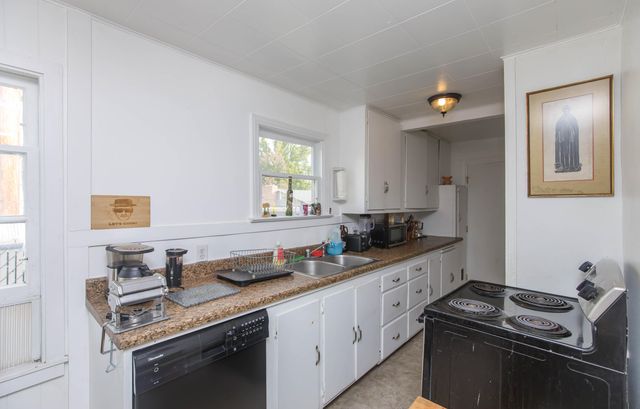 214 N Columbus Avenue, Medford, OR 97501