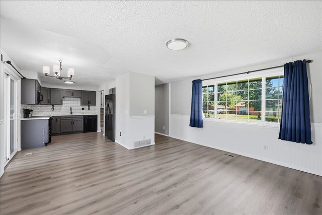 7925 E Nora Ave, Spokane Valley, WA 99212