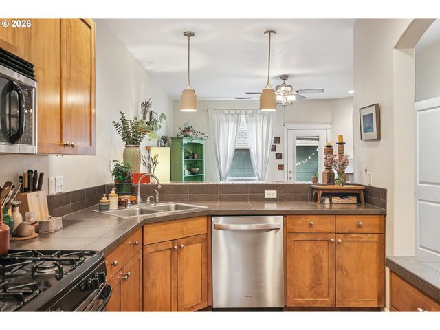 6422 Ne GARFIELD Ave, Portland, OR 97211