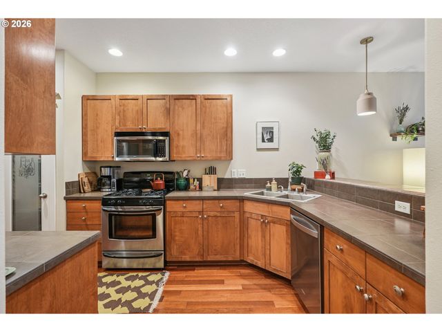 6422 Ne GARFIELD Ave, Portland, OR 97211