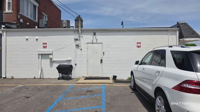 15040 E 9 Mile Road, Eastpointe, MI 48021