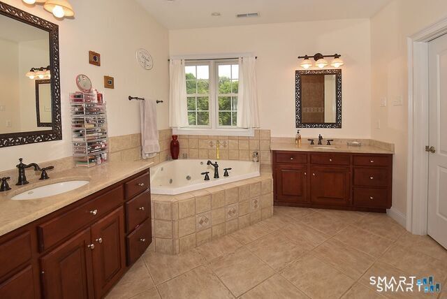 5 Biltmore Court, Avon, CT 06001