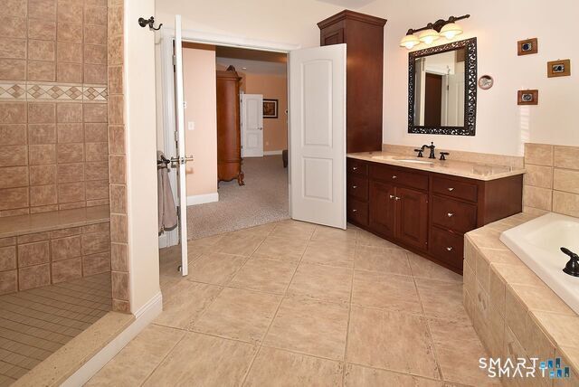 5 Biltmore Court, Avon, CT 06001