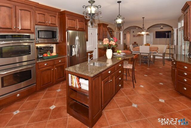 5 Biltmore Court, Avon, CT 06001