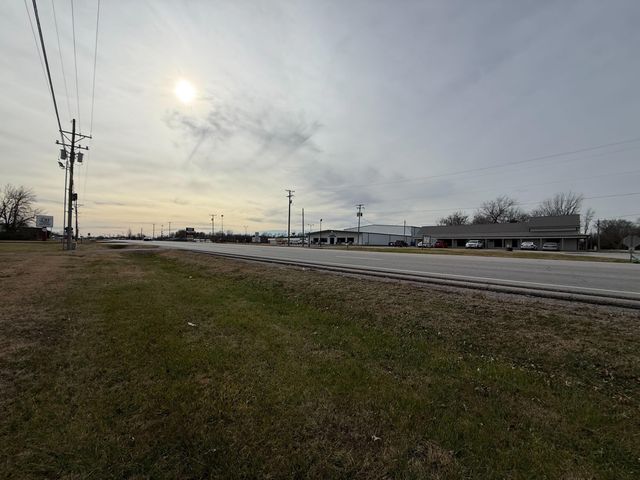 5600 N Main St Road, Joplin, MO 64801