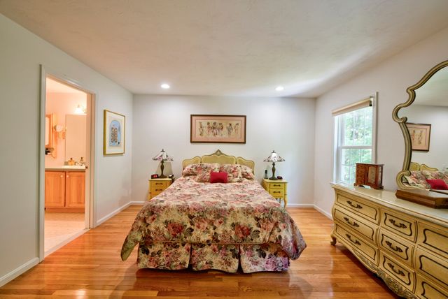 5 Pear Tree Ln 5, Franklin, MA 02038