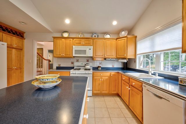 5 Pear Tree Ln 5, Franklin, MA 02038