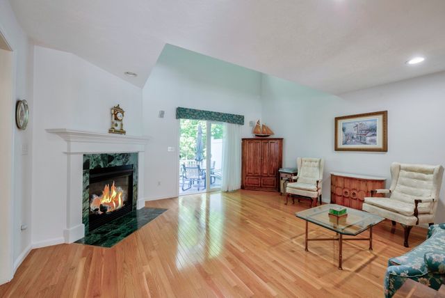 5 Pear Tree Ln 5, Franklin, MA 02038
