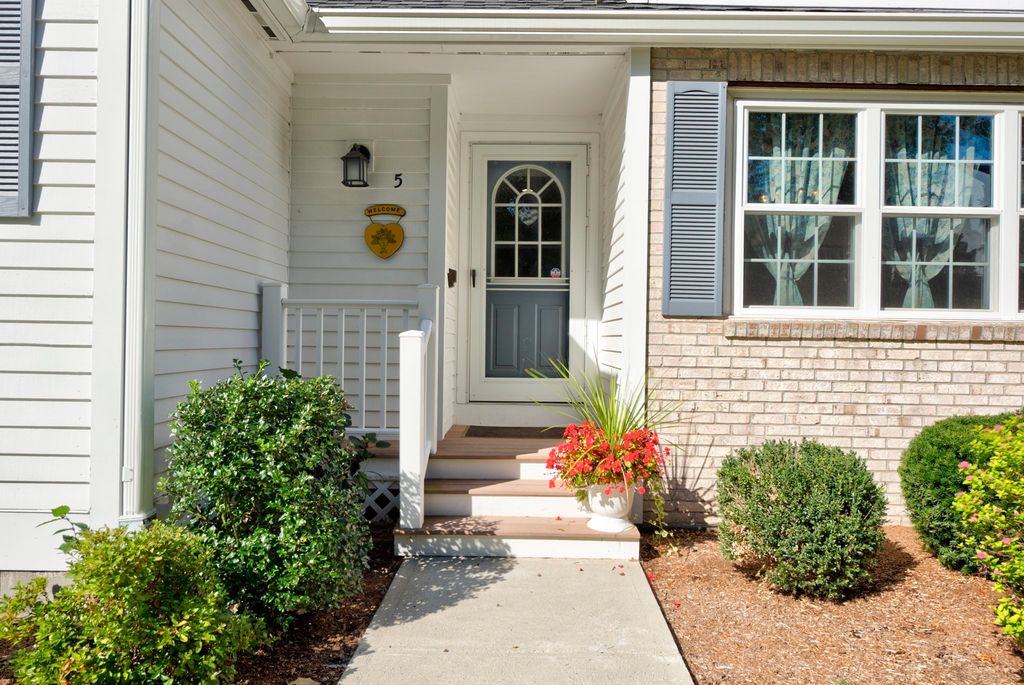 5 Pear Tree Ln 5, Franklin, MA 02038