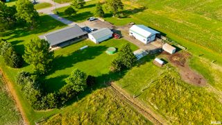 232 PALM Lane, Flora, IL 62839