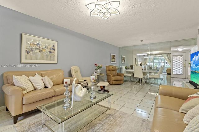 2871 Somerset Dr 102, Lauderdale Lakes, FL 33311