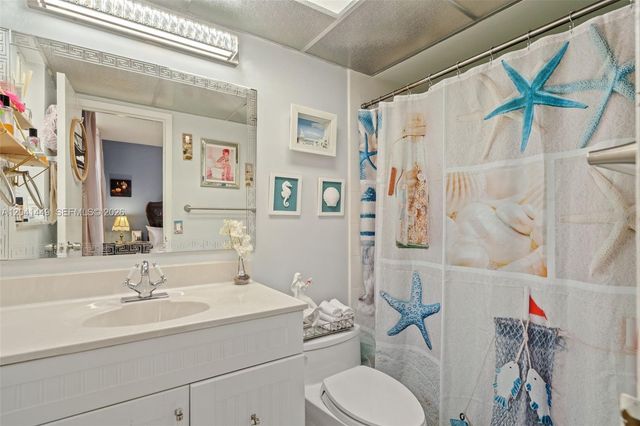 2871 Somerset Dr 102, Lauderdale Lakes, FL 33311
