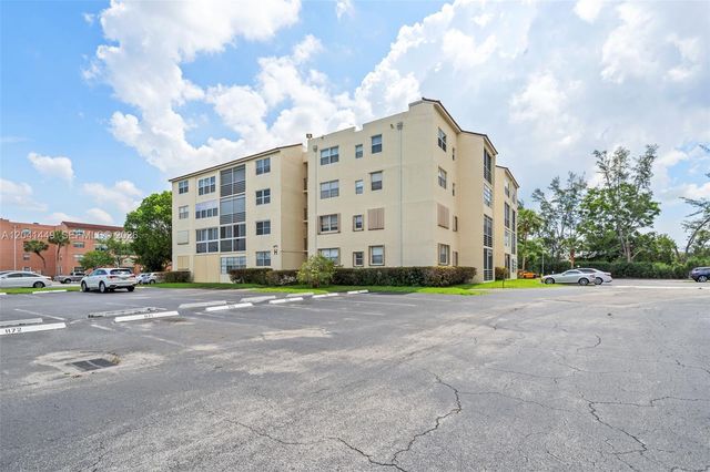 2871 Somerset Dr 102, Lauderdale Lakes, FL 33311