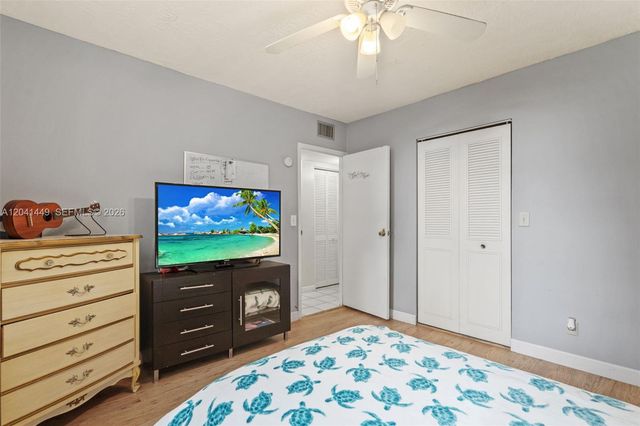 2871 Somerset Dr 102, Lauderdale Lakes, FL 33311