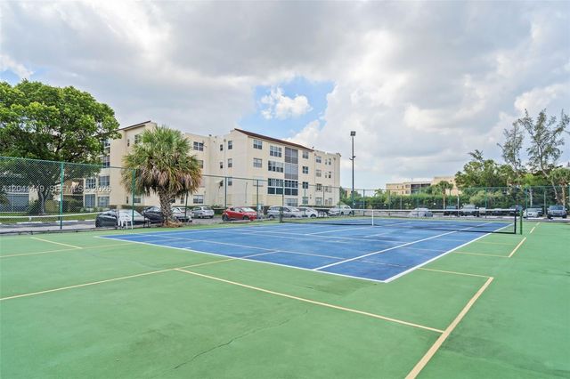 2871 Somerset Dr 102, Lauderdale Lakes, FL 33311