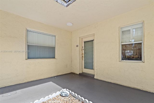 2871 Somerset Dr 102, Lauderdale Lakes, FL 33311