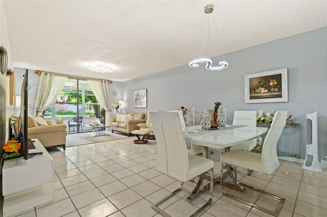 2871 Somerset Dr 102, Lauderdale Lakes, FL 33311