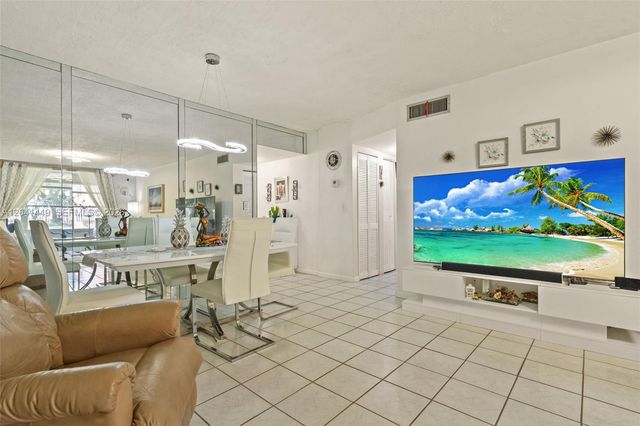 2871 Somerset Dr 102, Lauderdale Lakes, FL 33311