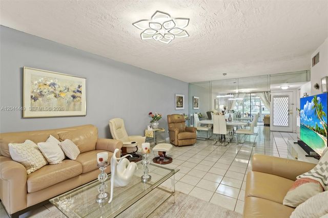 2871 Somerset Dr 102, Lauderdale Lakes, FL 33311