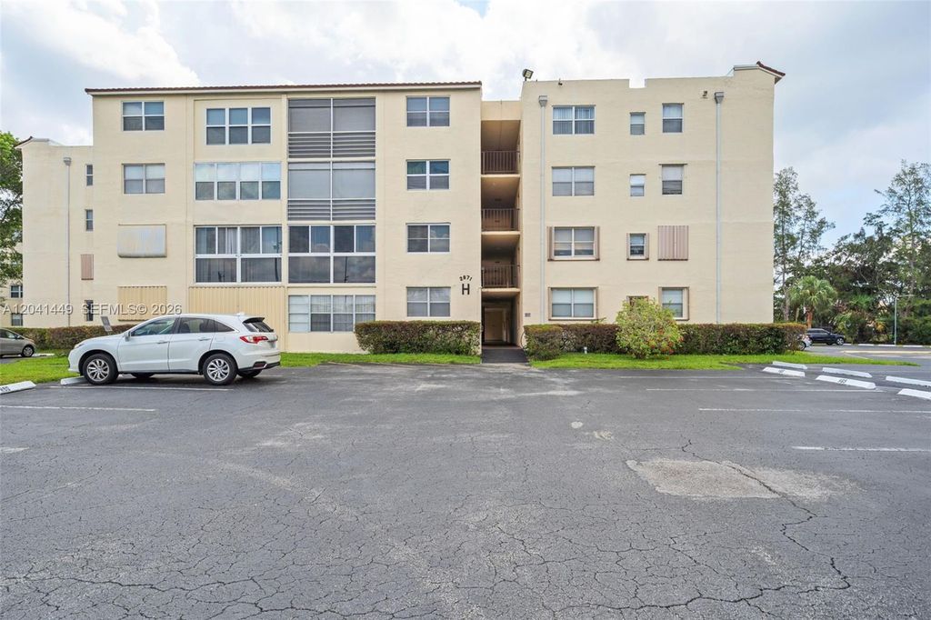 2871 Somerset Dr 102, Lauderdale Lakes, FL 33311