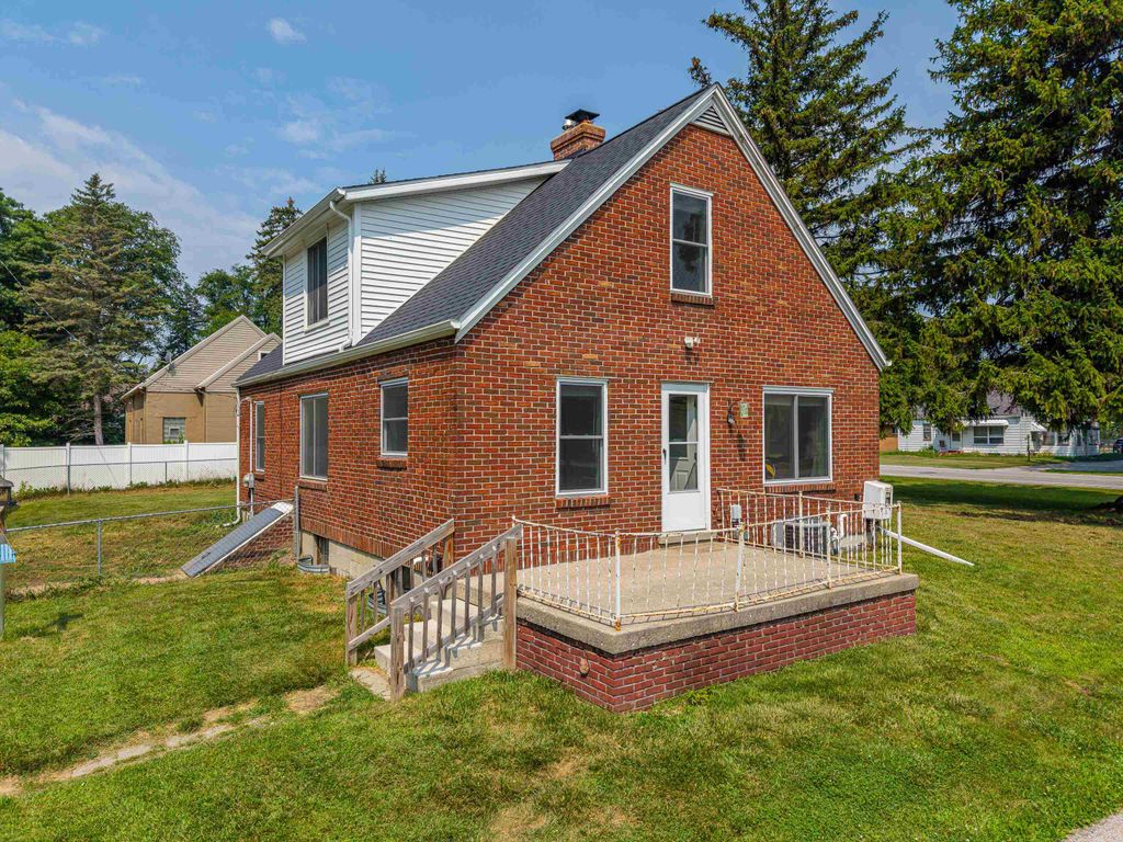 1152 Midland Road, Bay City, MI 48706