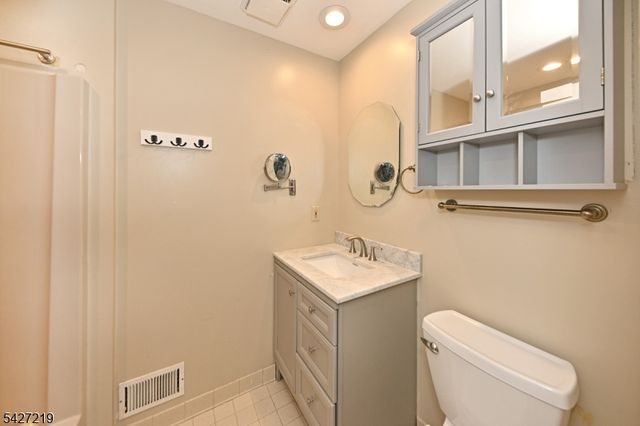 101 River Rd B3, Nutley Twp., NJ 07110