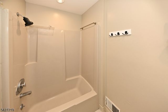 101 River Rd B3, Nutley Twp., NJ 07110