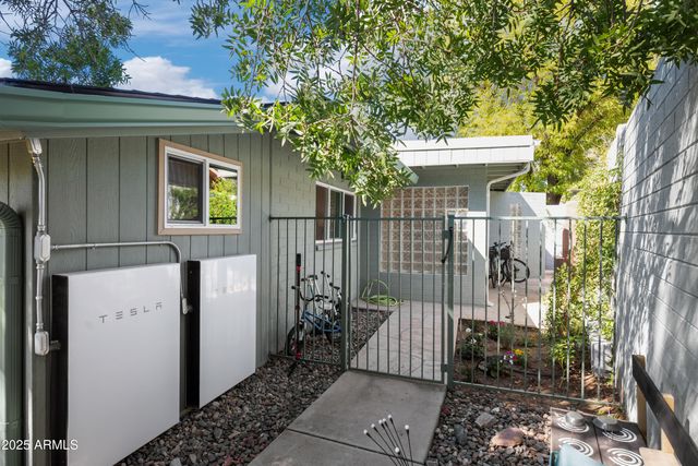 2007 E RANCHO Drive, Phoenix, AZ 85016