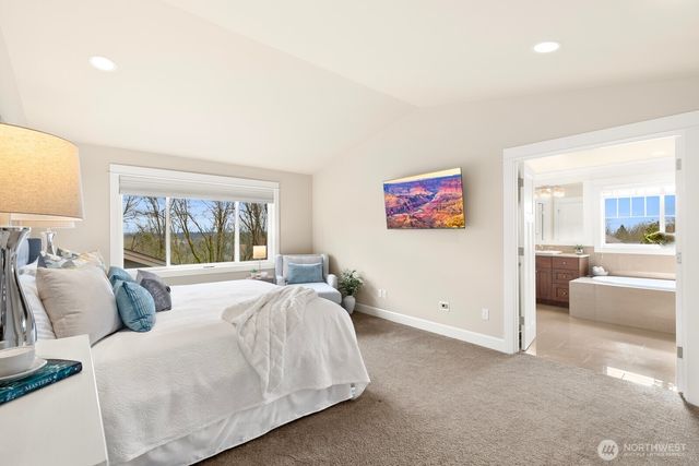 9026 NE 127th Place, Kirkland, WA 98034